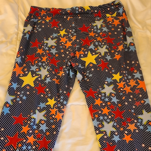 LulaRoe tall & curvy stars and stripes leggings - Picture 3 of 5